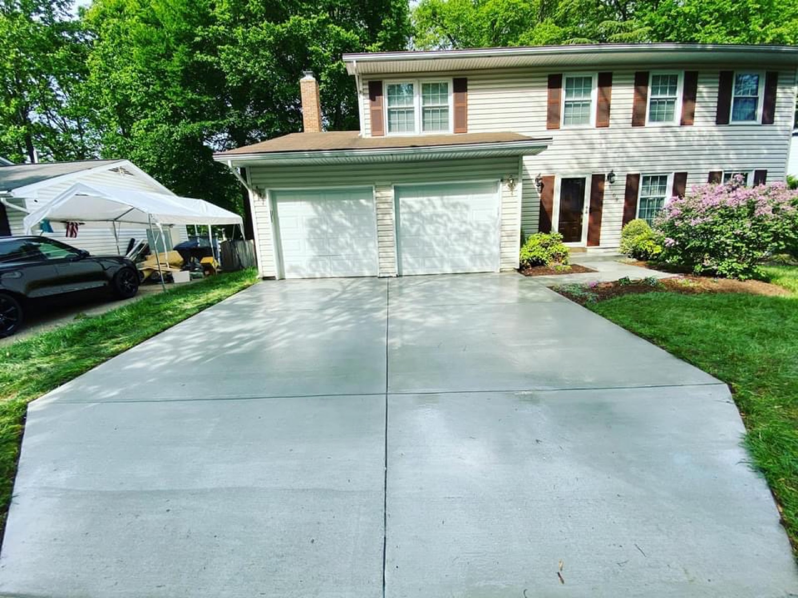 Residential concrete driveway